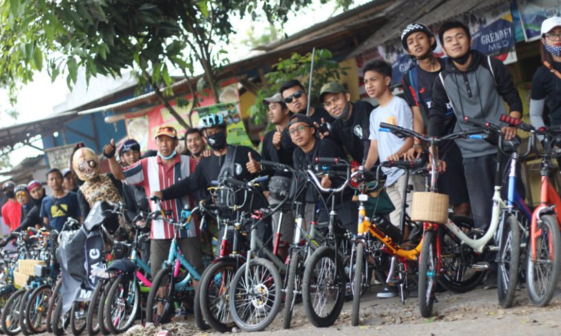 Kongkow : Ratusan anggota Komunitas Sepeda Minion Malang Raya