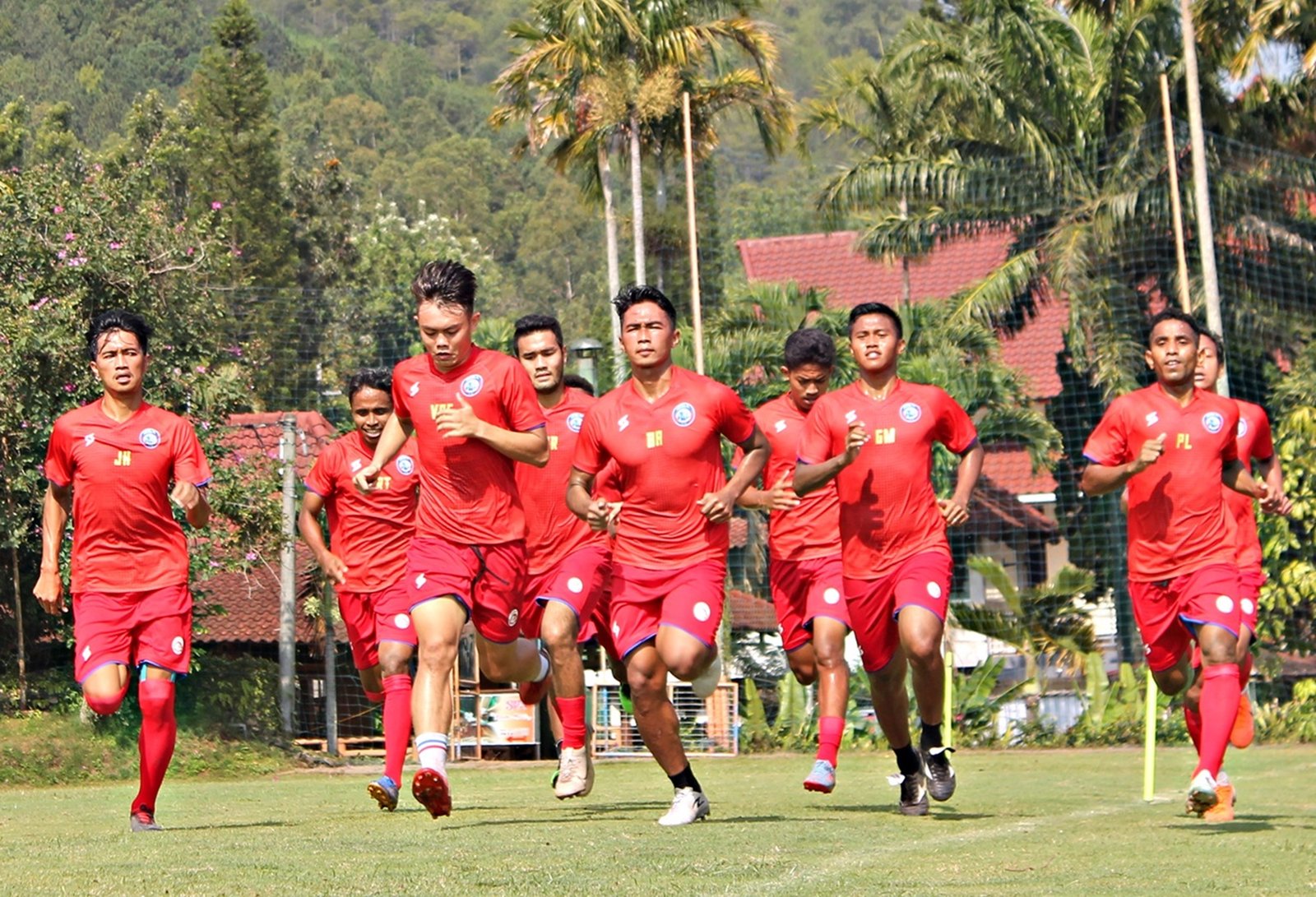 Manajemen Arema FC Tolak Keinginan Carlos Tambah Striker - malangpost.id