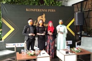 Dari kiri ke kanan, manager marketing Eko Cahyono, manager marketing Devi Iriyanti utami, Owner Helwa Nabella Tamim, dan PR Helwa Masdiana Devi
